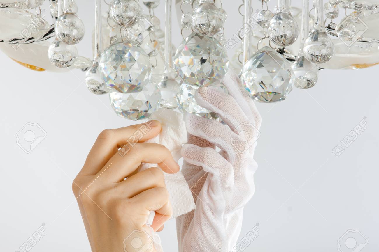 HOW TO CLEAN YOUR CHANDELIER - Image